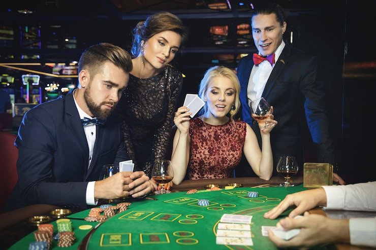 Pengguna bermain games casino dan sports betting melalui akses mobile yang mudah